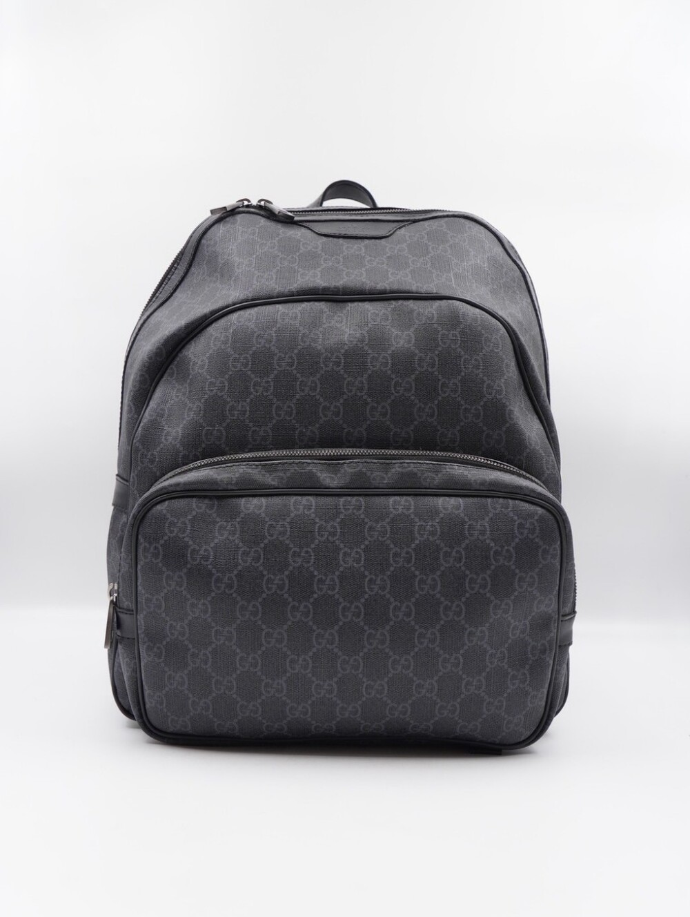 CO15 💟 Gucci GG Supreme Medium Day Backpack